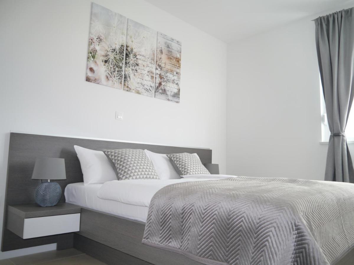 Nova Excellence Appartement Novalja Buitenkant foto