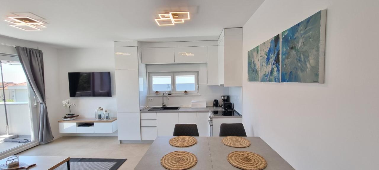 Nova Excellence Appartement Novalja Buitenkant foto