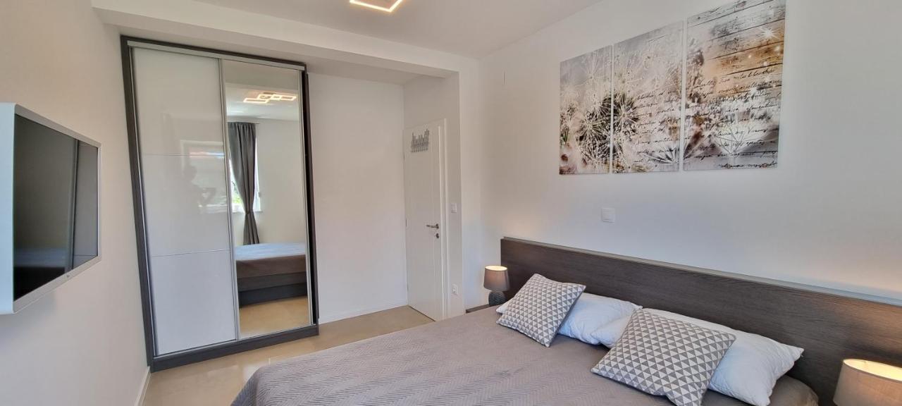 Nova Excellence Appartement Novalja Buitenkant foto