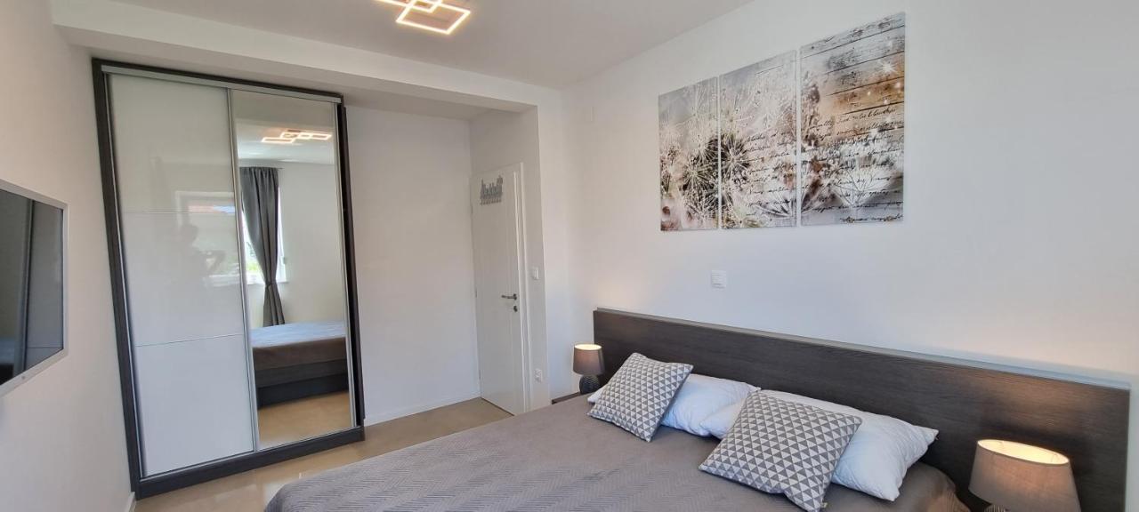 Nova Excellence Appartement Novalja Buitenkant foto