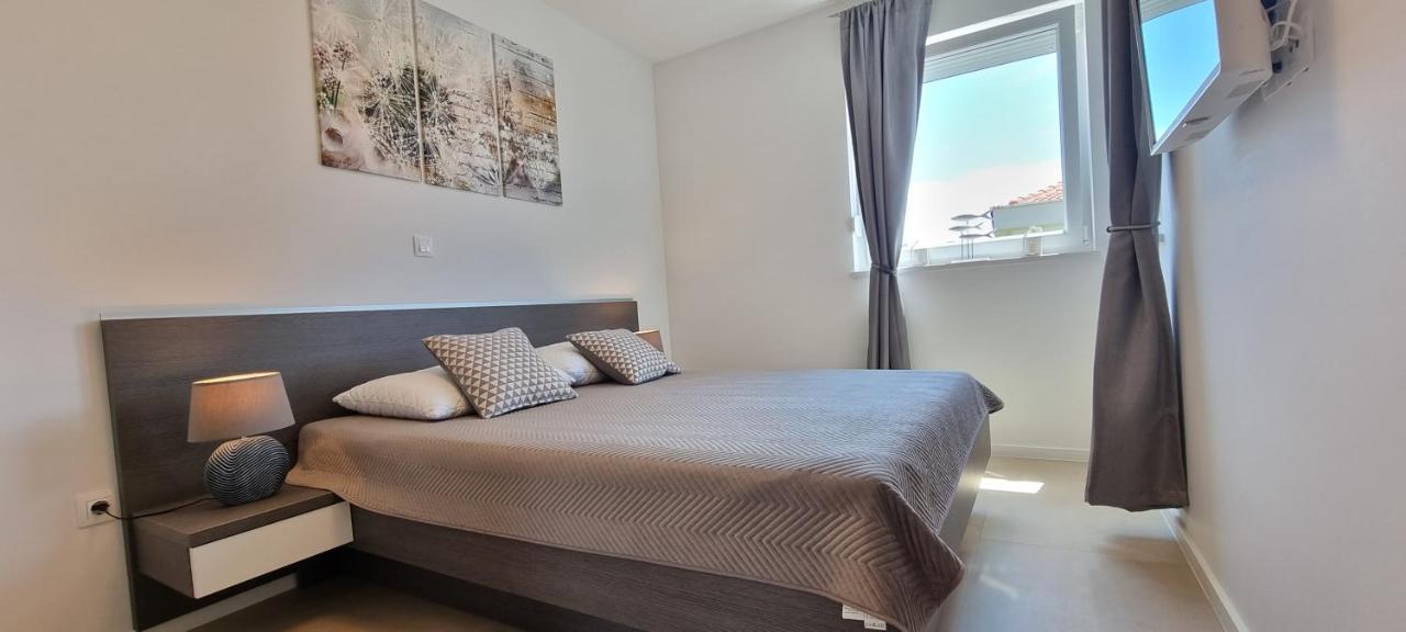Nova Excellence Appartement Novalja Buitenkant foto