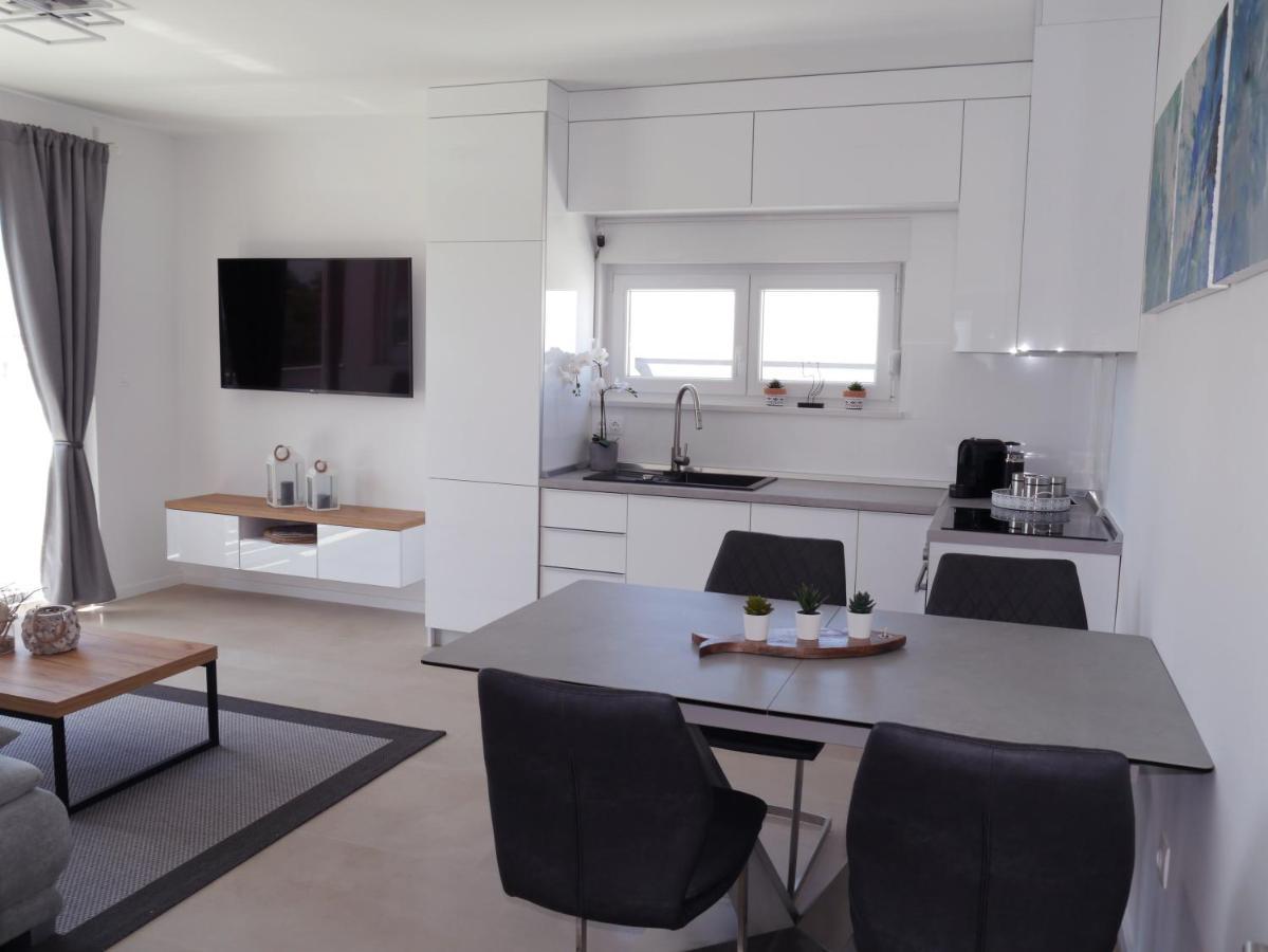 Nova Excellence Appartement Novalja Buitenkant foto